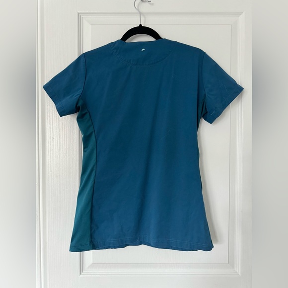 ALLURE by White Cross Scrub Top - Picture 4 of 5